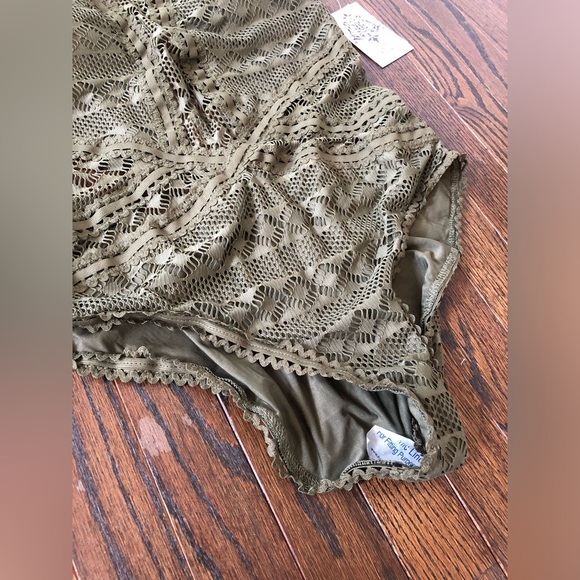 BECCA Women’s XL Olive Green Crochet Halter One-Piece Open-Stitch Swimsuit - NWT - Picture 8 of 15